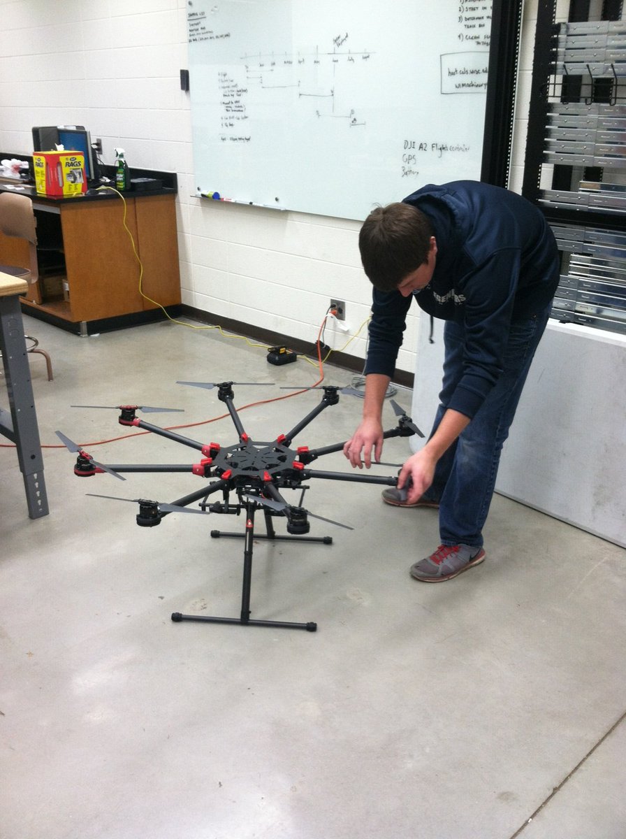 UW_Machinery's tweet photo. The octocopter is fully assembled and it is BIG https://t.co/EWfn7hWDit