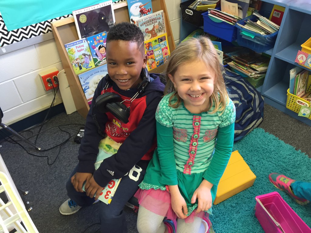 LakeviewSSI's tweet photo. Teaming up to take an AR quiz! #teamwork https://t.co/q3bibegSDB