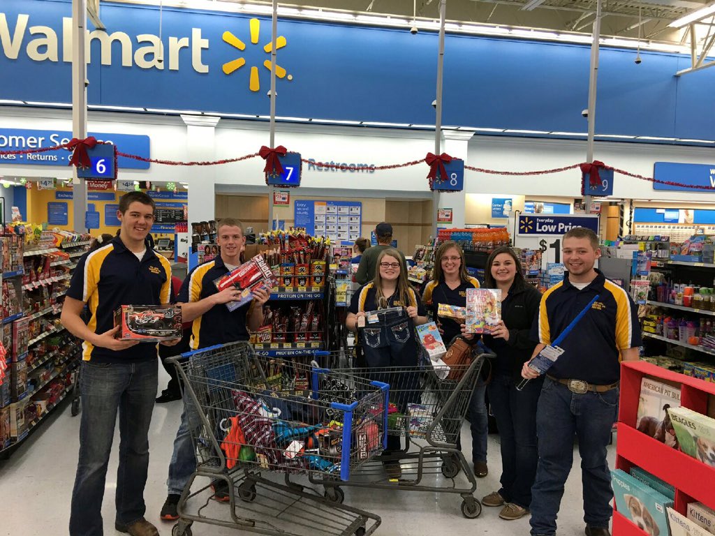 BobbySpoonster's tweet photo. @WarrentonFFA Agape Adopt a Family! #wcr3 #WHSGivingBack @WarriorAsstSupt @DrJim_Chandler @WHSPrincipals https://t.co/E5NovpDH1n
