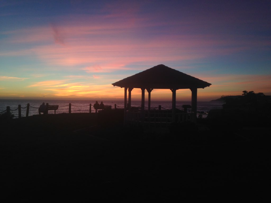tbarn47's tweet photo. I live in an ugly place #slosunsets https://t.co/22j2RbxRo0
