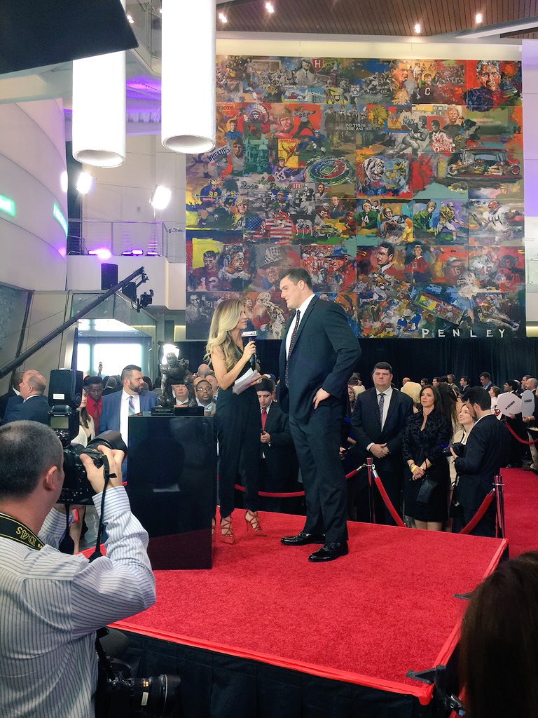 rimingtontrophy's tweet photo. Congratulations to our 2015 trophy winner Ryan Kelly out of @AlabamaFTBL #cfbawards #redcarpetshow https://t.co/vyUt3zigaK