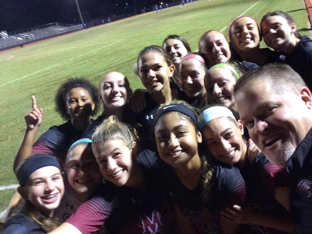 Ty_Thompson71's tweet photo. Congrats girls 8-0! #EaglePride https://t.co/0DHLJZ3Xzy