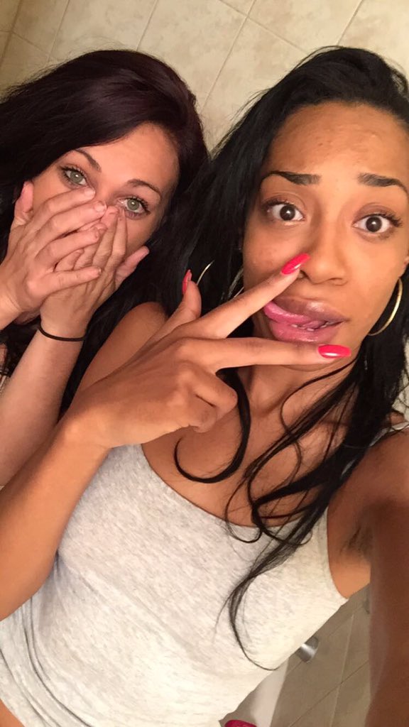 MarieMillz__'s tweet image. Mannnnn why would you move to Colorado 😫😭 @cinderellahulk #saltandpepper #ebonyandivory #sheblackthough 😂