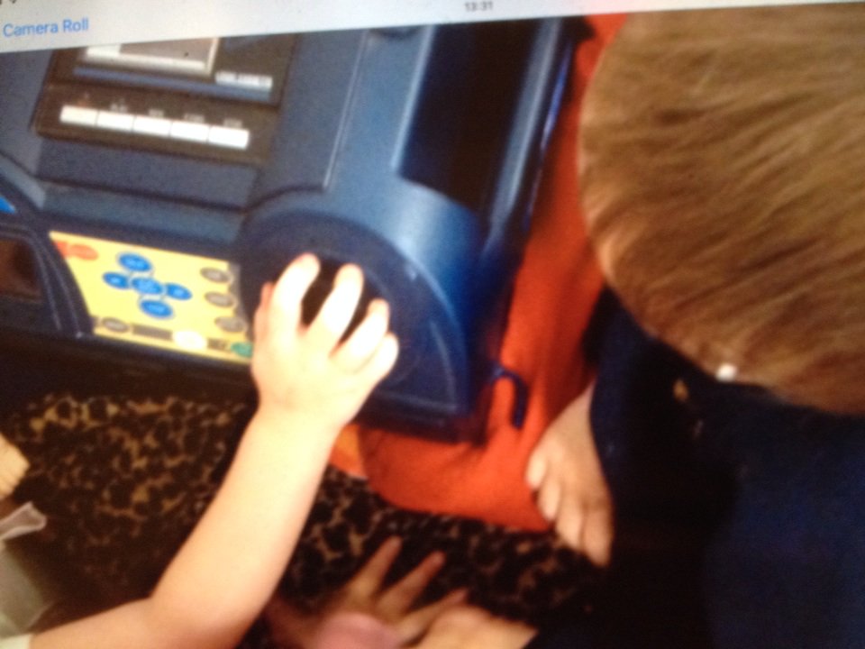mamabetts1's tweet photo. #selfselecting #xmasmusic #technolgy 👍 @EYTalking https://t.co/RW20kqjAIj