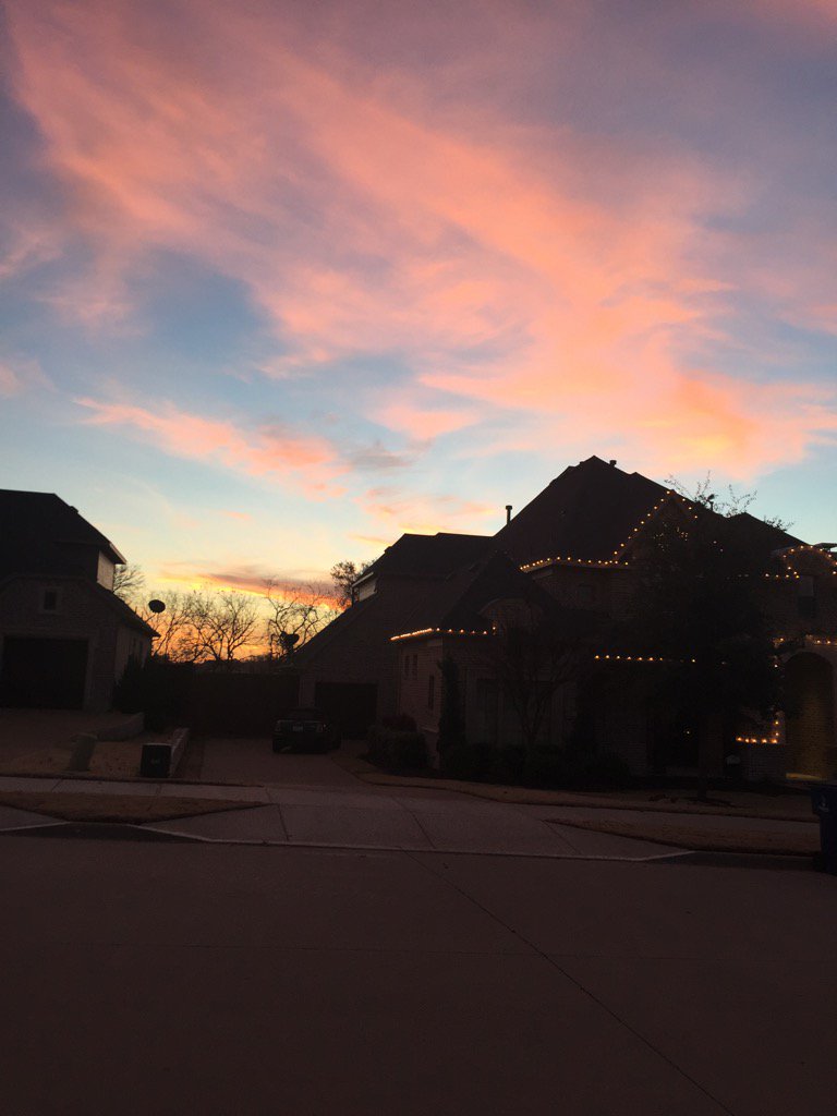 busykatou's tweet photo. This sky...God's gift to us https://t.co/NvMnzm1b2Y