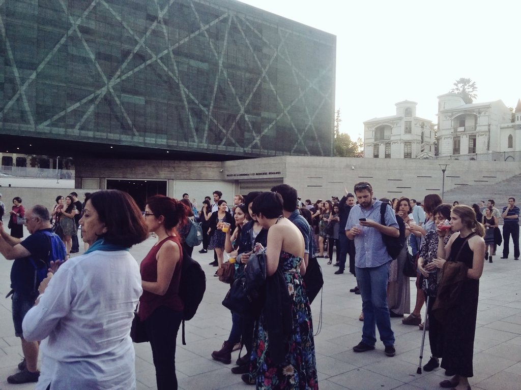 MuseoMemoriaCL's tweet photo. Cientos de ilustradores nos acompañan en la conmemoración del #DiaDDHH2015 con exposición #MalaMemoria https://t.co/BQHou1uIFd