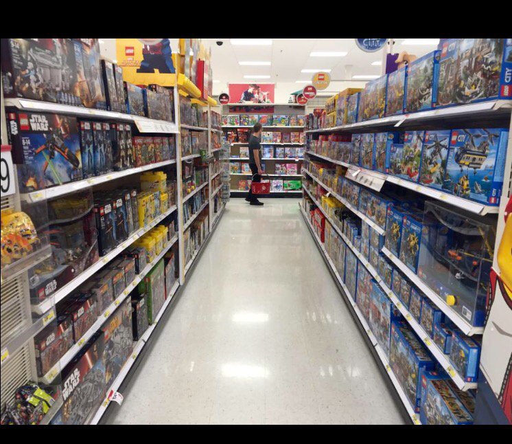 Brentwood elves hard at work today! #FillFillFill #HoHoHo @ContrucciJoe @eawassell <a href="/daken_berry/">Daken Berry</a>