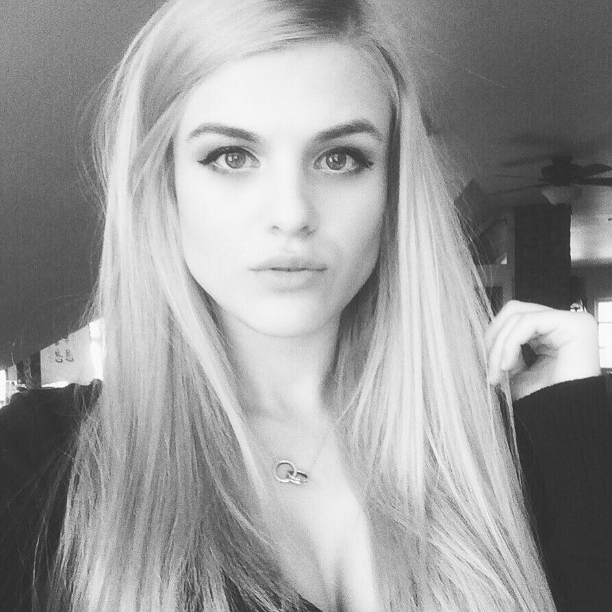trishbarrios's tweet image. RT @SarahElizB on @YouNow at 7:30pm TONIGHT!! Subscribe now! She's amazing! younow.com/sarahbarriosmu…