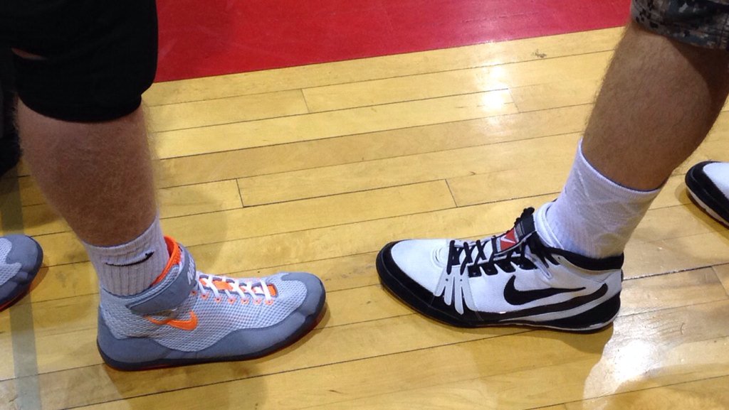 DH_Wrestling's tweet photo. #ShoeGame Battle #2
RT: Big Al #Freeks
Like: @kaleb0714 #Inflicts
#SlamminStangsShoeGame2015_16 https://t.co/74nJTw2CAc