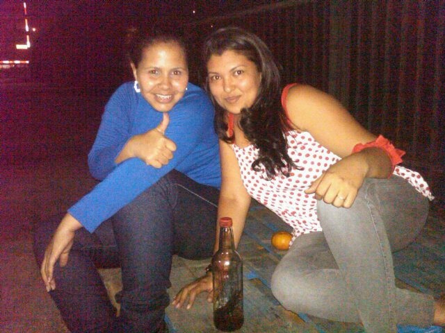 gabisireed's tweet photo. Con mi amiga preciosa tomando #cucuydepenca #tequiero #iloveu #Meidy https://t.co/R2303QpVnH