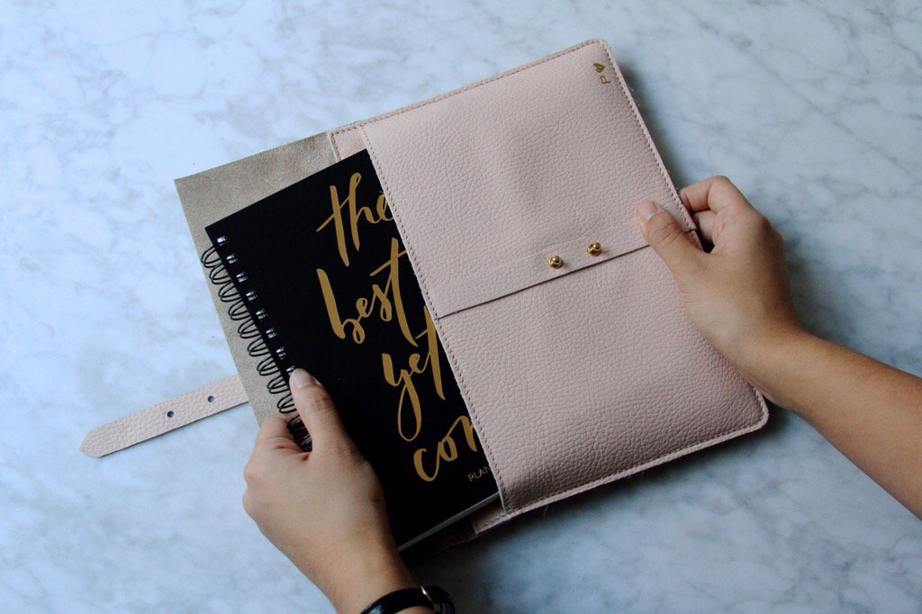 We 💝 the <a href="/cuyana/">Cuyana</a> planner case! (aka iPad sleeve) it's #1 in our favorite list horacioprinting.com/blog/2015/12/5… #fewerbetter