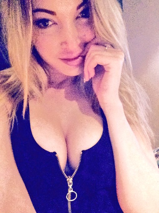 Playing in my fake taxi dress (sorry shit lighting) https://t.co/dxL9R24XJi<a href="/tag/london"class="tags"><span>#london</span></a><a href="/tag/southwark"class="tags"><span>#southwark</span></a>