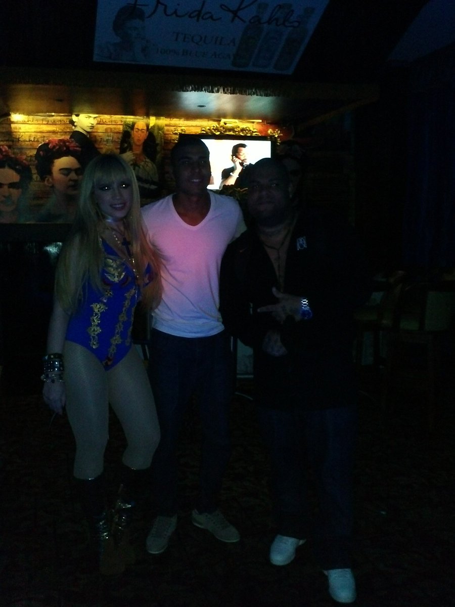 krllitoo's tweet photo. Jueves de #TBT junto a la cuerpa @joselinerodrigu y el pana @BuduOriginal #MeSobranLasPalabras #2013 #Ccs https://t.co/YOJeTr0p7N
