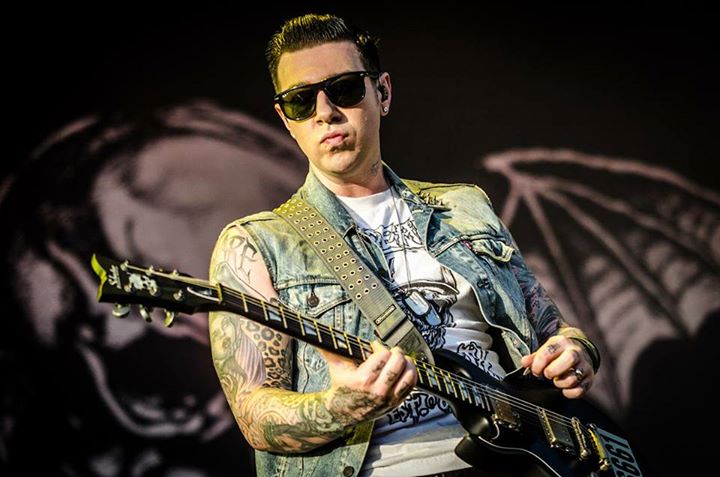 Happy 34th Birthday Zacky Vengeance.
Gua suka main gitar gara2 dia juga, keren pokoknya >< 