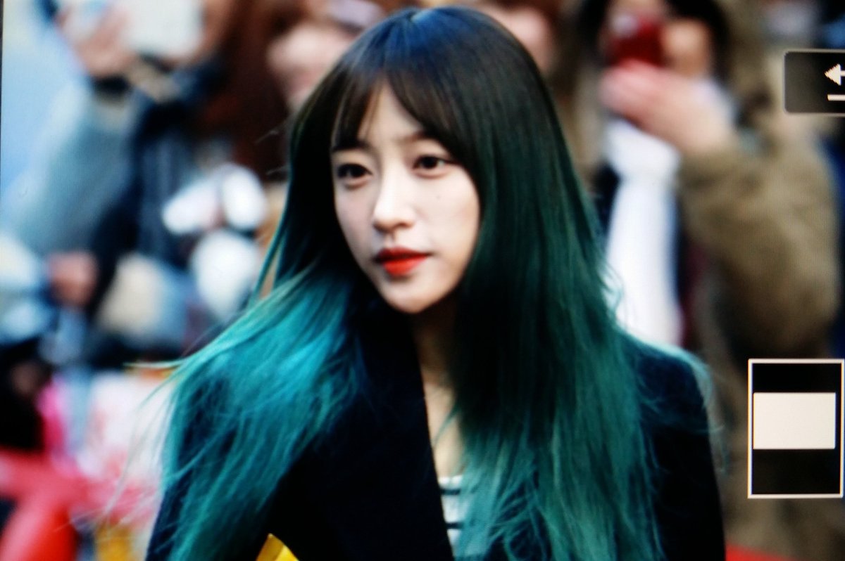 breezyvoice_jk's tweet photo. 151211 #EXID #하니 뮤뱅출근해여 화이팅!! https://t.co/PbWcB4N3qs