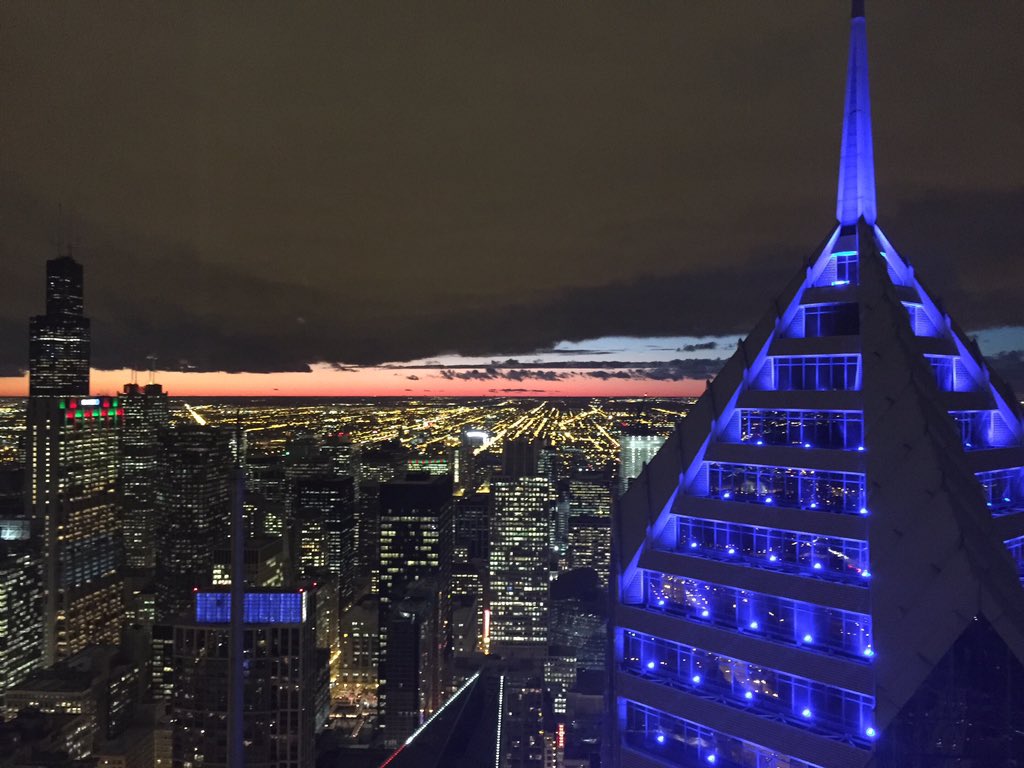 LindaSusanne27's tweet photo. Such a beautiful view. #Chicago #sunset #chicagoskyline #edelviews https://t.co/EsGV11V1nV
