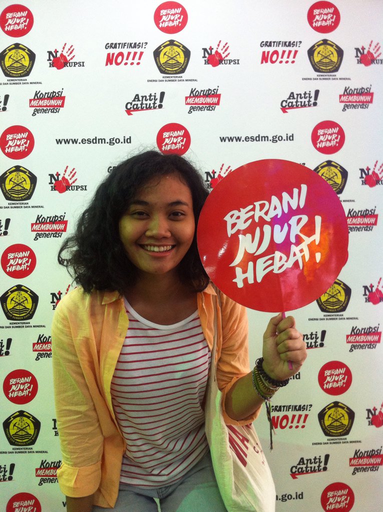 santicahya's tweet photo. Salut Pak SS! #kementrianESDM  #FestivalAntikorupsi2015 https://t.co/EKweEPhYUp