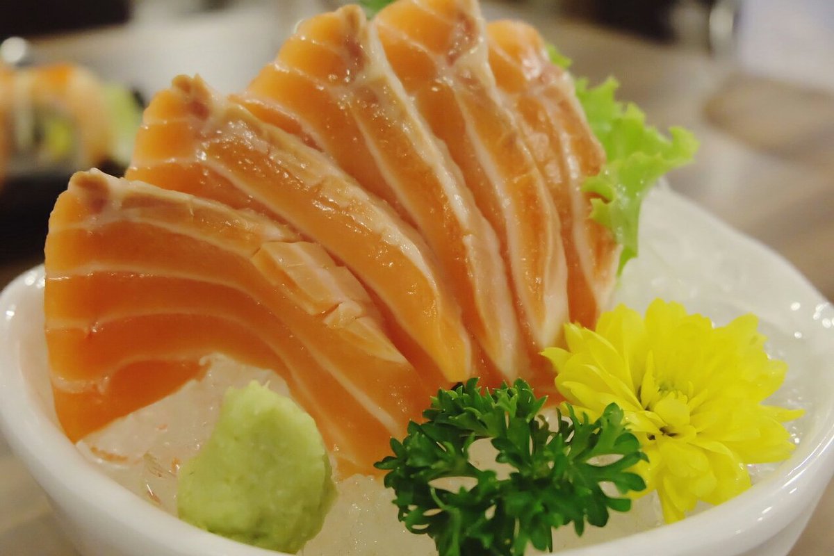burningmai's tweet photo. ซูชิคำโตๆ แซลมอนเนื้อนุ๊มนุ่มมม ที่ร้าน Tuna Ichiban ตอนนี้ลดราคาอยู่ อร่อยคุ้มมากกกกก 😍😍 #อร่อยไปแดก https://t.co/PVuF6ElazA