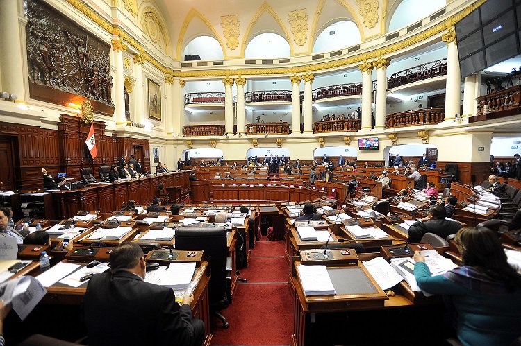 congresoperu's tweet photo. Pleno aprobó insistencia de autógrafa observada por Presidente Humala sobre pago de #CTS para empleados públicos. https://t.co/tsrsLnexaa