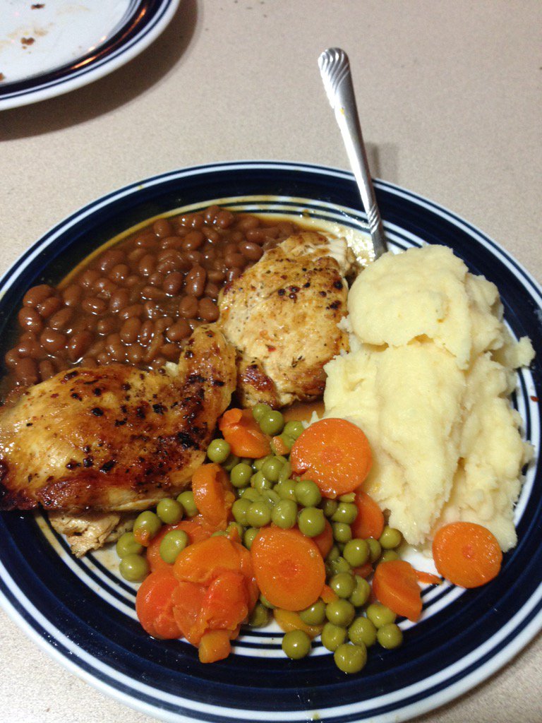 MasonFurmanek's tweet photo. Sometimes you just feel like cooking. #bombasschicken https://t.co/Lz9rr5DZSN