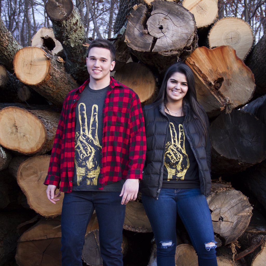 JAMESBARRETTCO's tweet photo. Not pictured: the chainsaw
#PeaceTee #JAMESBARRETTCO #PeaceCrew #Sale #Streetwear #WinterWear #ootd #StayGolden https://t.co/9FUYjS6aYt