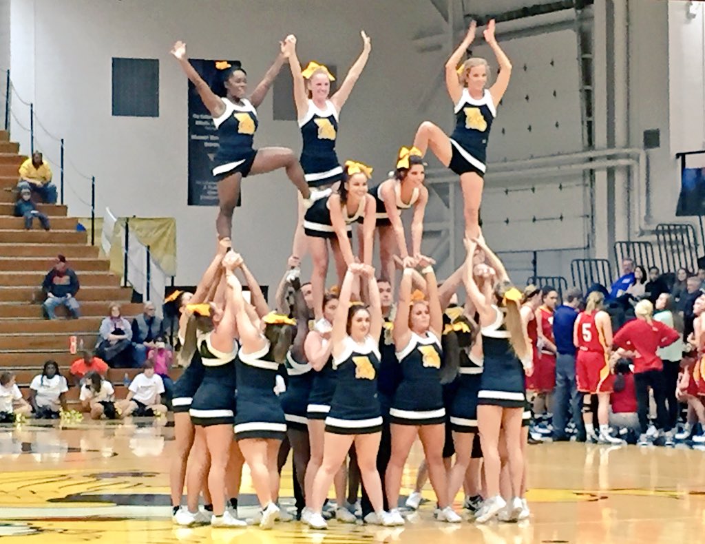 mwsucheer's tweet photo. Cheering for the Women's basketball game! 🏀💛 #gogriffs #MWSU #hitchpyramid https://t.co/Mjxi1D1kcB
