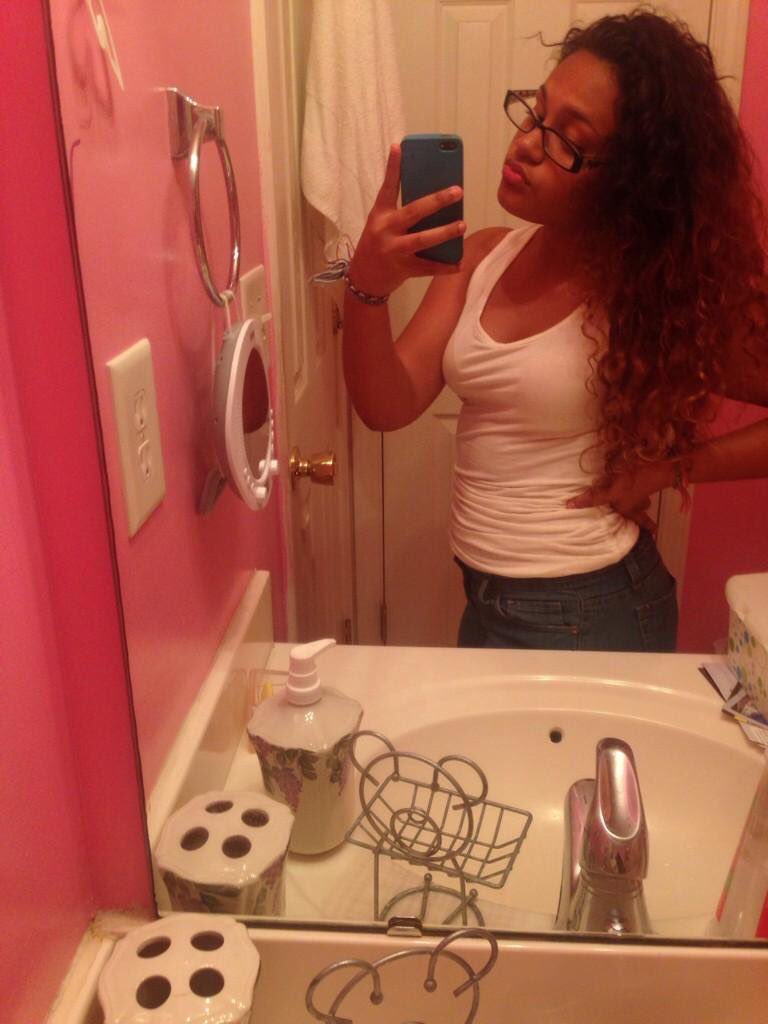 _idgafx's tweet photo. BOOOOOOOOYYYYYYYYY. #GloUpChallenge https://t.co/qiMwB4pLKT