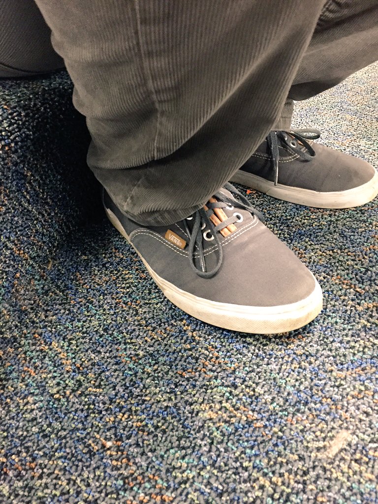 chlaneNJ's tweet photo. ✨🎉TYSM JOE for sacrificing so much for the band nd being a really chill, talented person. and look at those kicks!🎉✨ https://t.co/SI48PA6TMD