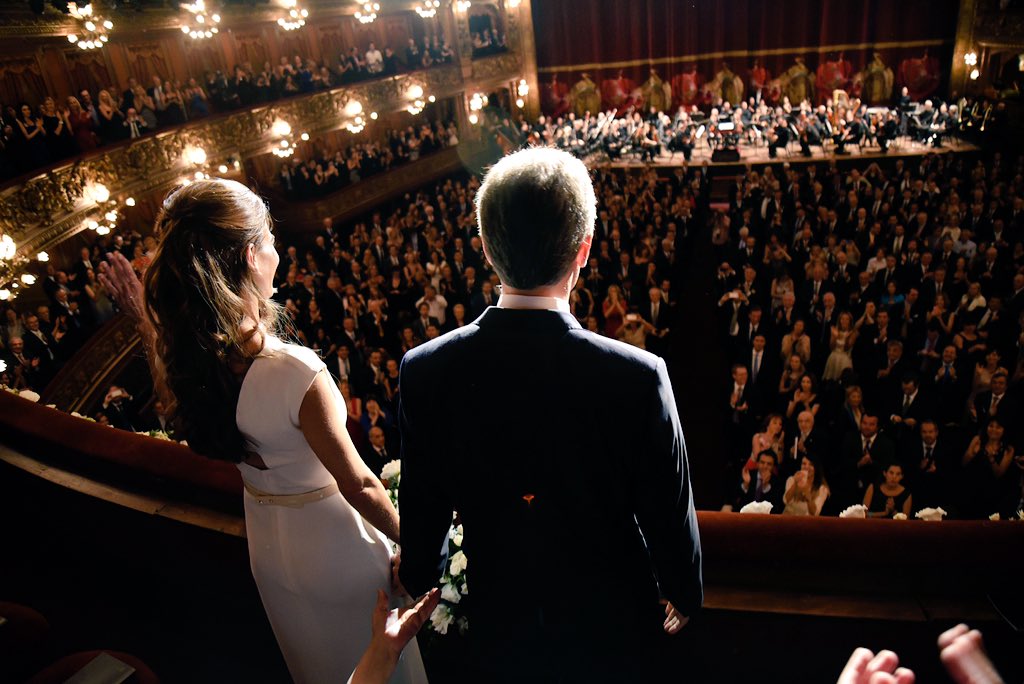 mauriciomacri's tweet photo. Hermosa función especial en el @TeatroColon https://t.co/mmKqybFyqN