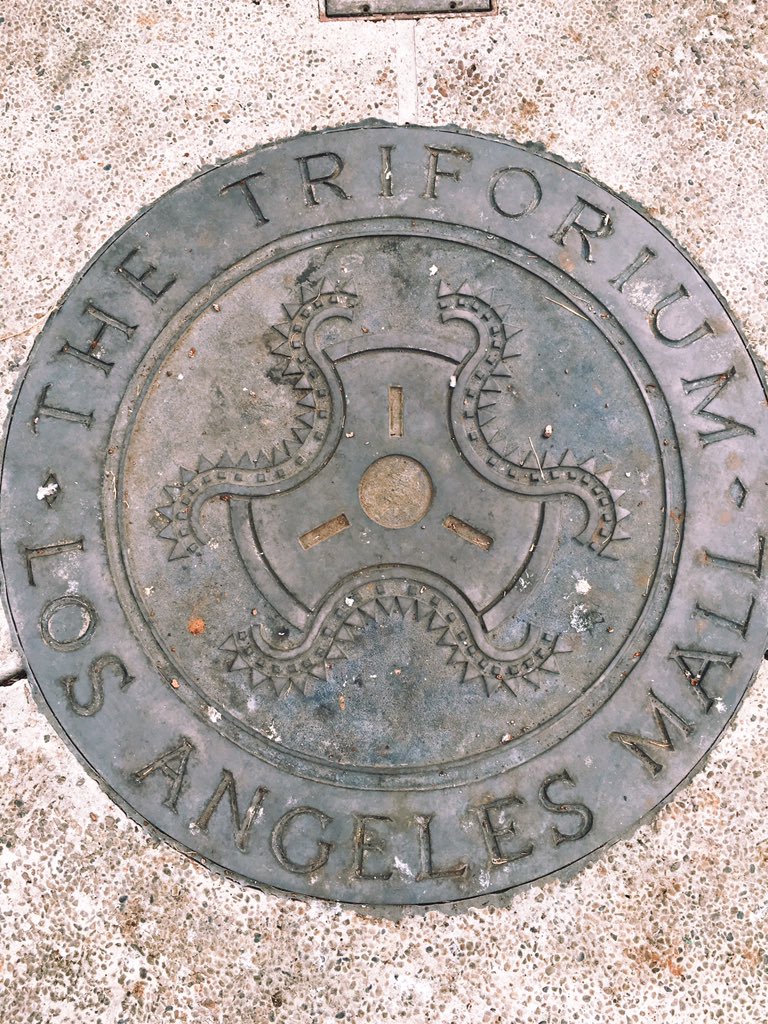 GrandPark_LA's tweet photo. Happy 40! 🎂 #triforiumla #lightupla https://t.co/73YOtAB3nG