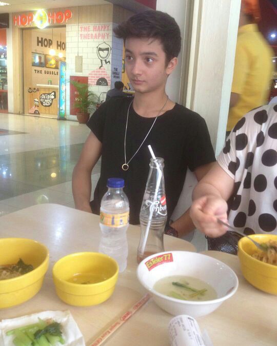 WorldOfAlwaysBD's tweet photo. Emessh naaaa... @bryandomani__BD ✌👶 https://t.co/jSYNyKwQj2