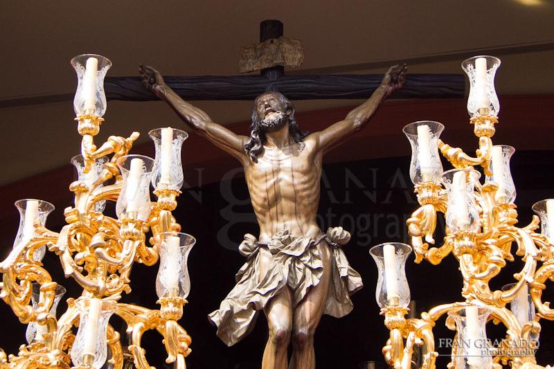 Y expiró en Triana.