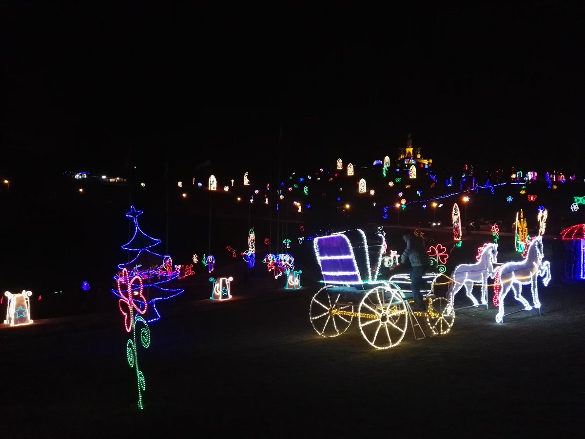 PoliciaMTunja's tweet photo. Policía realiza acompañamiento en la inauguración de la iluminación navideña en Puente Boyacá. https://t.co/YA5M6INmIn
