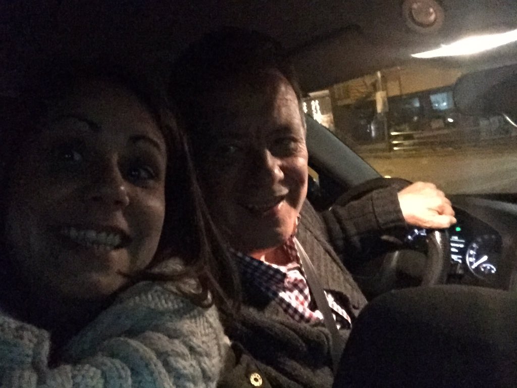 MTMoliner's tweet photo. #mencantamolt acabar la nit amb un #selfie amb el taxista! Sopar de nadal @ESCIupf ha estat un exit!!! 😘 https://t.co/C9xjCHO2fZ