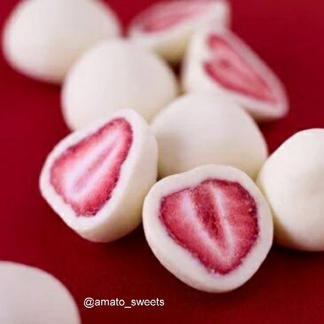 amato_sweets's tweet photo. フローズンいちごヨーグルト✩

氷作る容器にヨーグルトを入れて
さらにいちごを一つずつ入れて凍らすだけ♬
簡単にヘルシーアイスができちゃう♥ https://t.co/3WWZmvALgJ