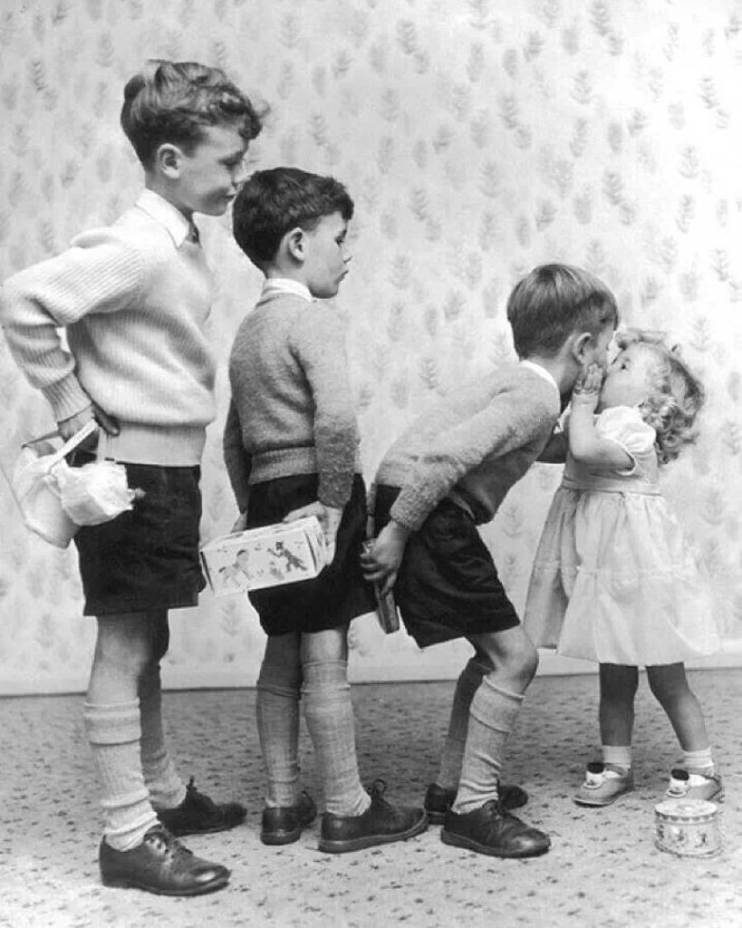 laurieschechter's tweet photo. Kissing line via @vintag_es #firstkiss #kidskissing #kissing #kiss #love #family #givingba… https://t.co/FqdHVrN64R https://t.co/5kM8Bh8rR6