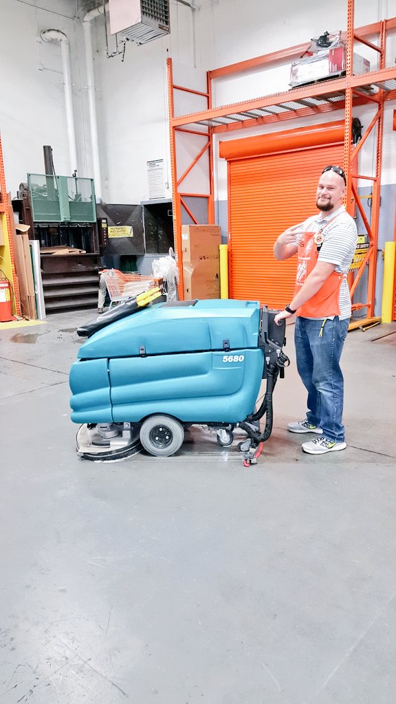 TravisHorner's tweet photo. Receiving isn't "clean" till my Zamboni says it is. @seanhawksfan @TammyMoffatt @jaybisping @waddell_debbie https://t.co/86E08D1mkj
