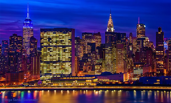 UN's tweet photo. .@EmpireStateBldg shines blue in honour of #HumanRightsDay - just to the left of UNHQ in this @isardasorensen photo https://t.co/qBhg7sfQBA