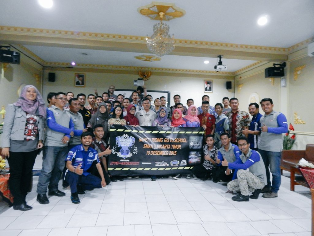 Pemberian Materi dan Pelatihan Safety Riding di SMKN 5 Jakarta sukses beratt ,, #roadtoDuetAnniversary....