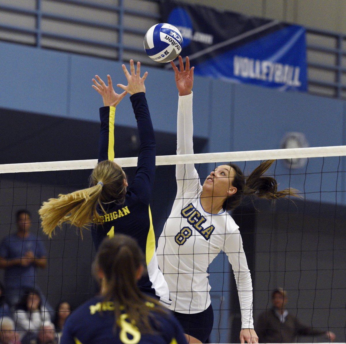 VBphotoMag's tweet photo. Claire Felix 8 @UCLAWomensVB #Pac12vb Claire Kieffer-Wright 1 @umichvball #Big10vb #NcaaVb #Volleyball 05 Dec 2015 https://t.co/TT8e1IRcl1