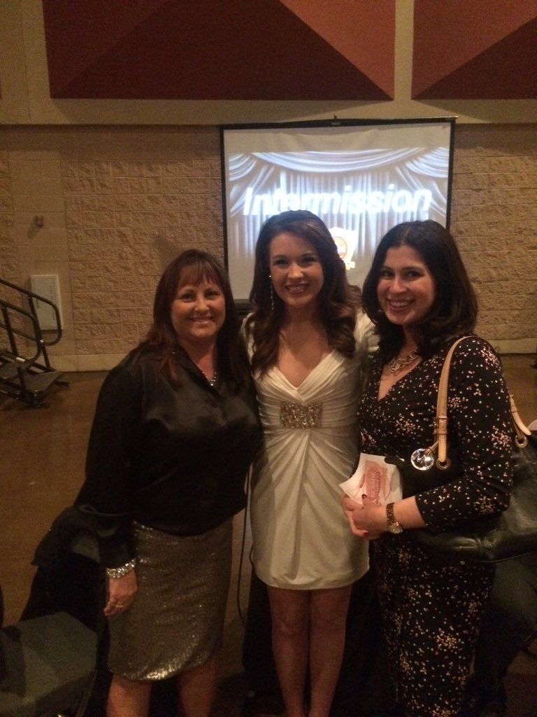 EquineValentina's tweet photo. .@Jess_ABC19 @JerreeseRockwel it was nice seeing you ladies at the @KOSBEConnection Awards! Looking fab https://t.co/pKZIE6dI2C