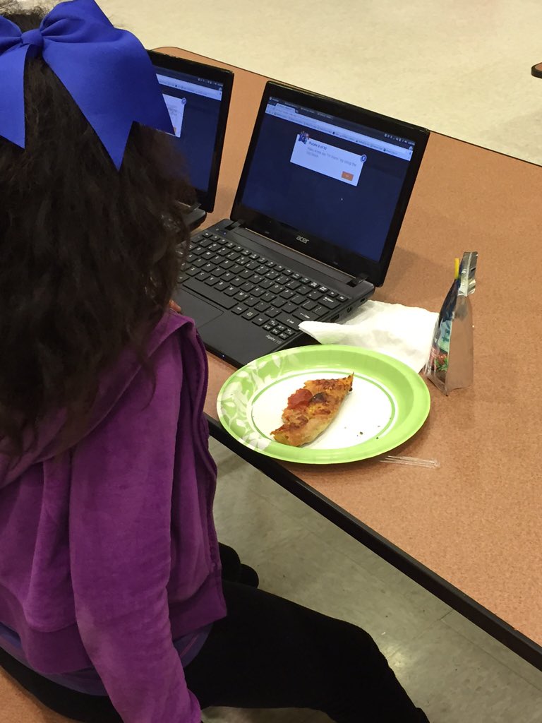 MrSorensen805's tweet image. Pizza &amp;amp; coding here at #FamilyCodingNight. #rioschools #HourOfCode