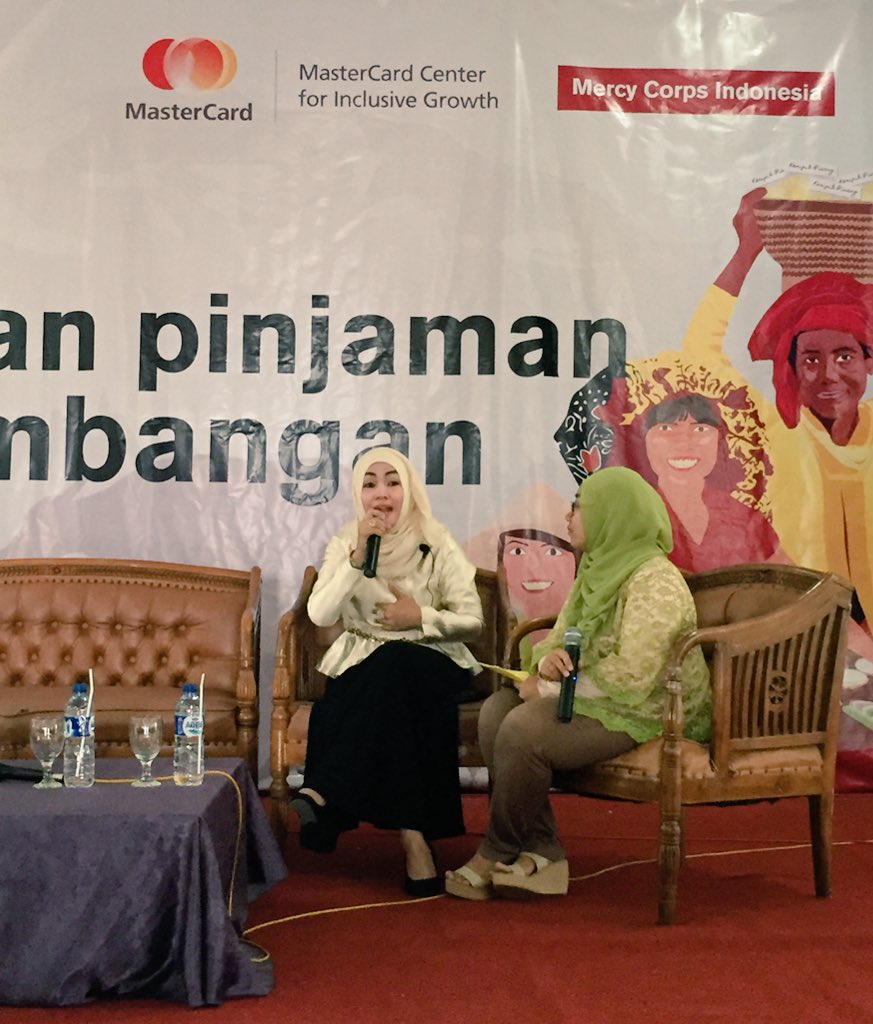 Ibu Nurmala, berbagi pengalamannya membuka dan mengembangkan usaha, salah satu yg sukses di Karawang 😉