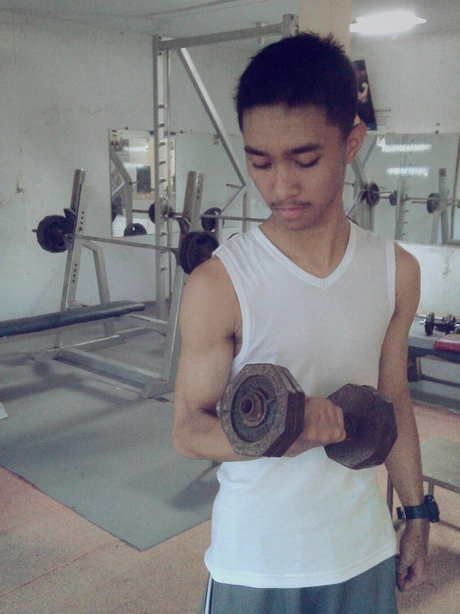 ikhsandwr's tweet photo. Bukan sombong, cuma motivasi org" supaya ikut sehat dengn nge-gym hehe https://t.co/QsGJW0kWEW