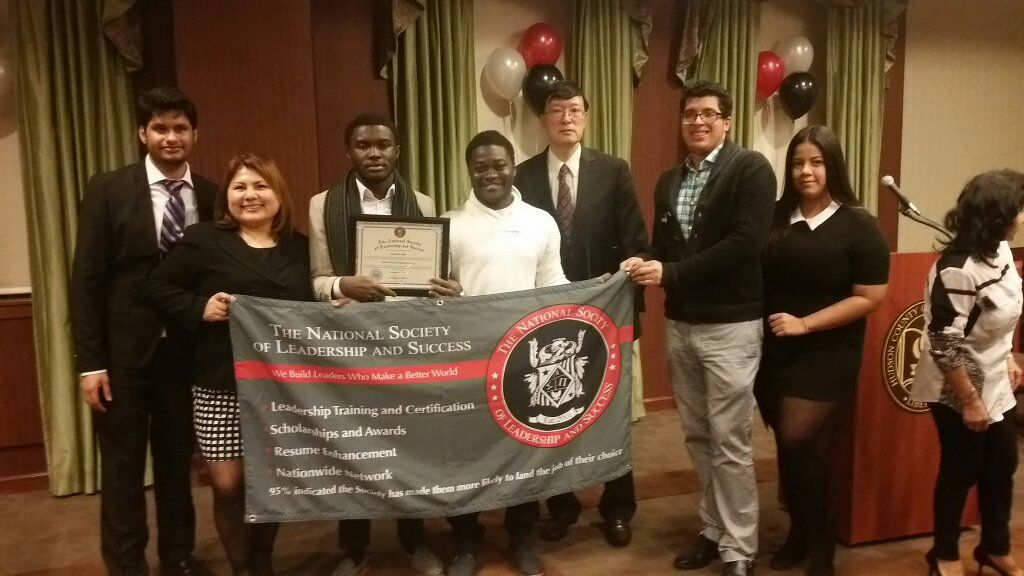 HCCCStudentGov's tweet image. #HCCCSGA Senator Hamilton being inducted into #NSLS another #HonorSociety #HCCC offers