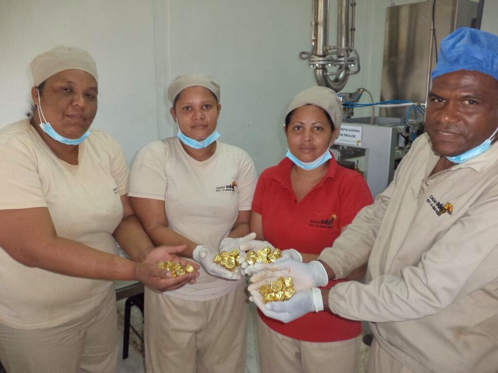 Trabajadores de las fábricas socialistas listas a defender la patria produciendo..#MoralChavistaEnAlto