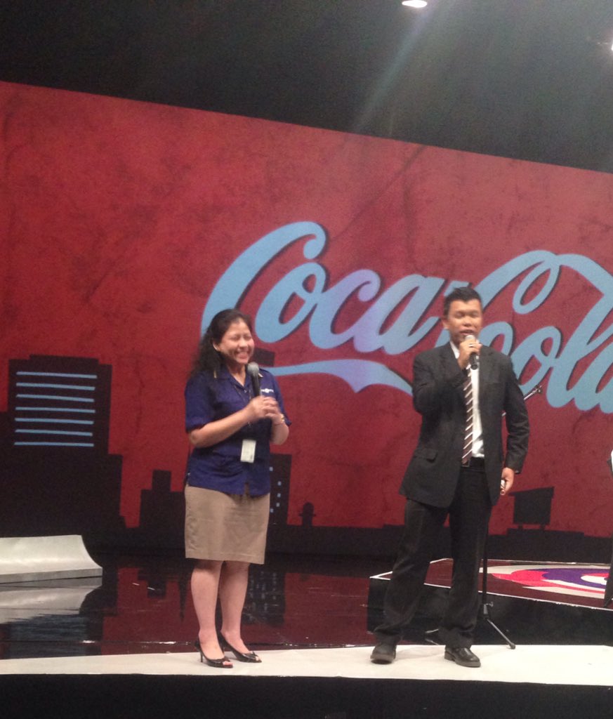 Saran dari Leo, news anchor economic challenges, <a href="/CocaCola_ID/">Coca-Cola Indonesia</a> bikin botol dgn motif ulos jg dong. Siapa yg setuju?