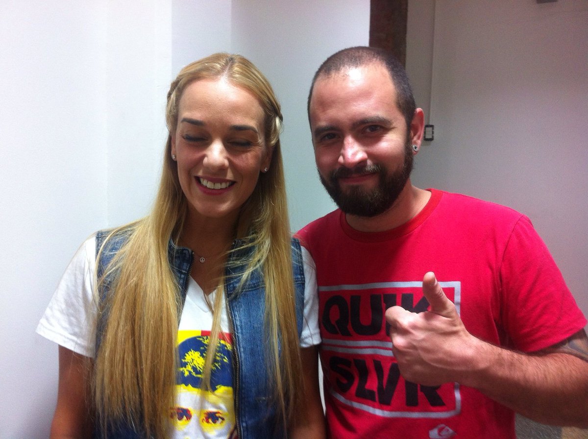 Alejo0027's tweet photo. con @liliantintori #blink #Libertad  #Caracas #Venezuela https://t.co/mB14Be1bSN