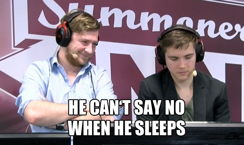 Daprikon's tweet photo. Sleeping @LoLSola in seinem natürlichen Lebensraum. #MaximumSleep #WachAufDuSohn #allstarger https://t.co/vc7COuv8NW