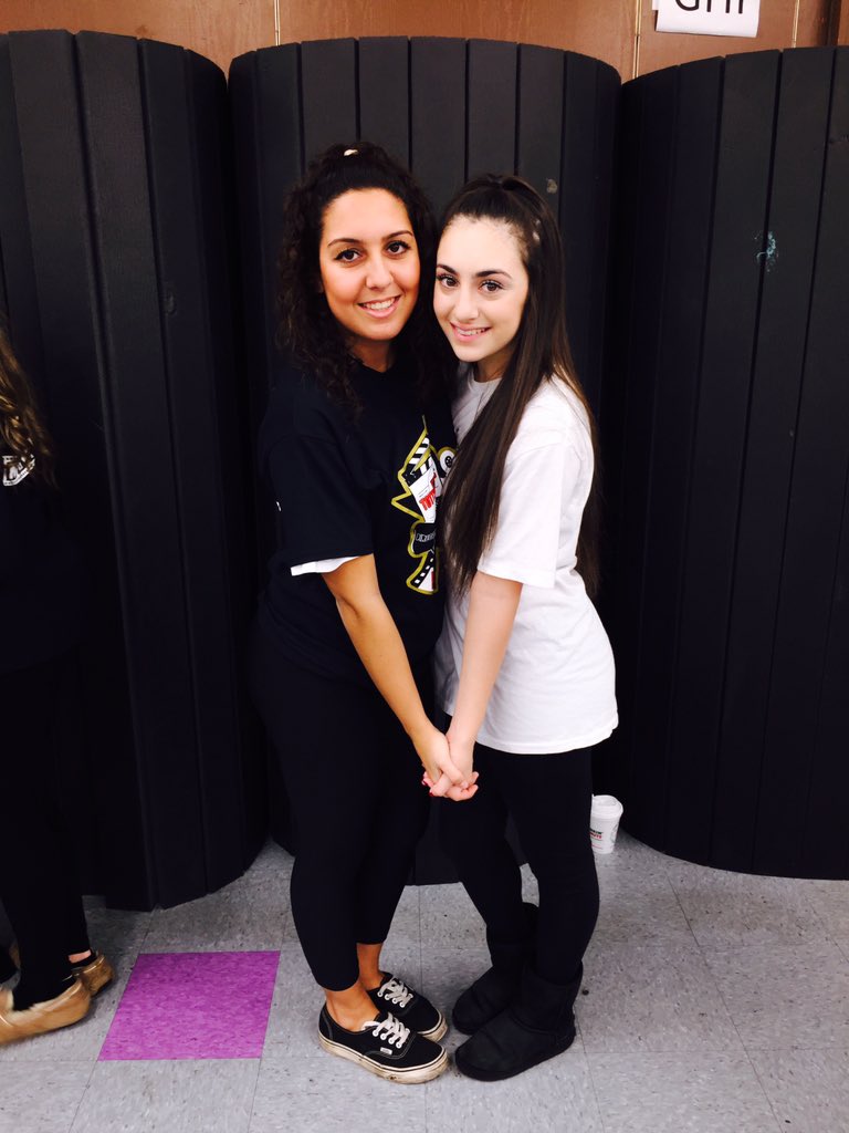 nikkiquinones's tweet photo. Day one of sing with my day onesππ½π₯ #JSV15 https://t.co/m4LZlChRhR